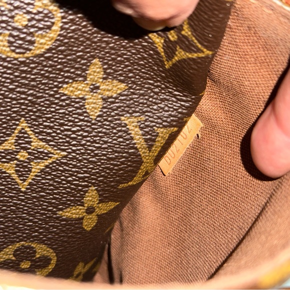 LV AUTHENTIC - Picture 7 of 9